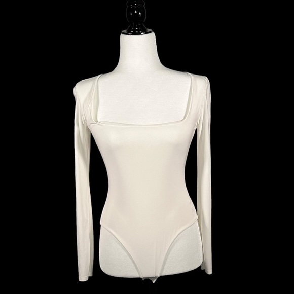 PrettyLittleThings White Bodysuit Square neck - Size 4 - Picture 1 of 9